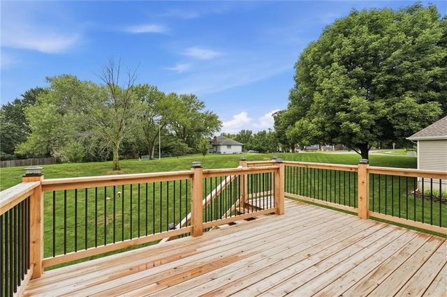 905 NE 100th Court, Kansas City, MO 64155