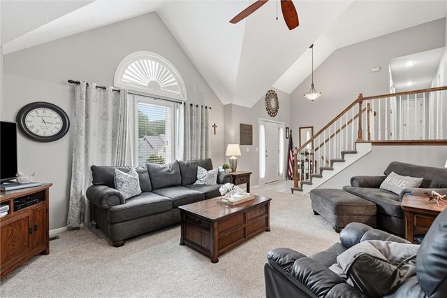 905 NE 100th Court, Kansas City, MO 64155
