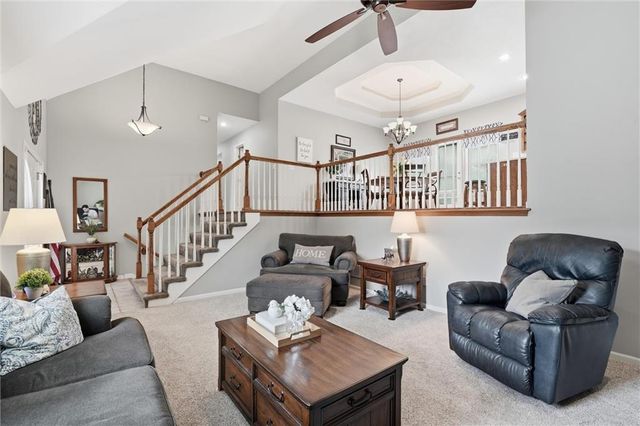 905 NE 100th Court, Kansas City, MO 64155