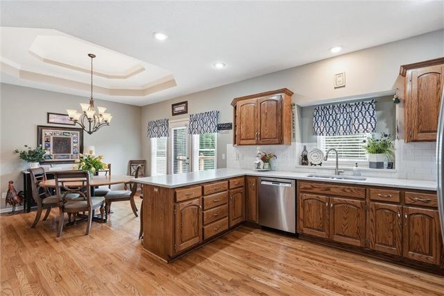 905 NE 100th Court, Kansas City, MO 64155
