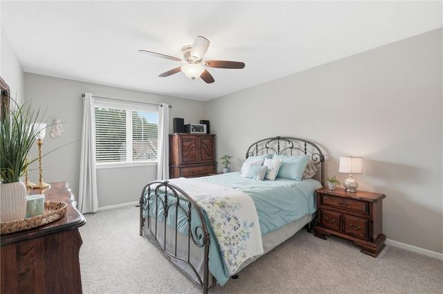 905 NE 100th Court, Kansas City, MO 64155