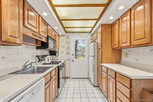 889 Fox Meadow Road, Yorktown Heights, NY 10598