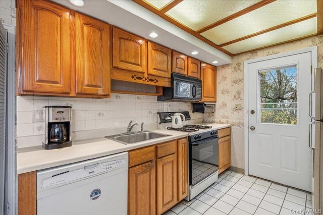 889 Fox Meadow Road, Yorktown Heights, NY 10598