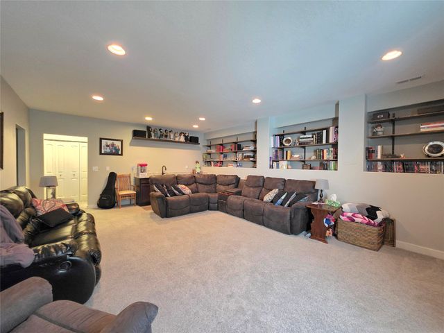 1120 N 17th Street, Chariton, IA 50049