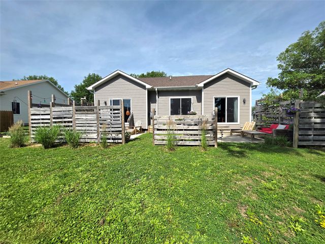 1120 N 17th Street, Chariton, IA 50049