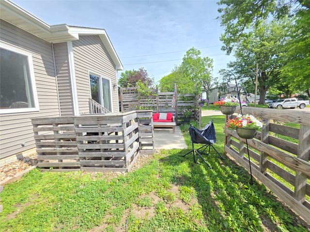 1120 N 17th Street, Chariton, IA 50049