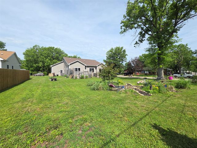 1120 N 17th Street, Chariton, IA 50049