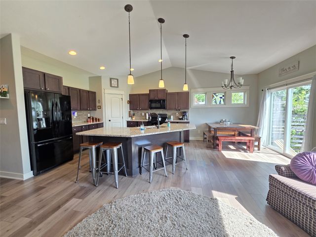 1120 N 17th Street, Chariton, IA 50049