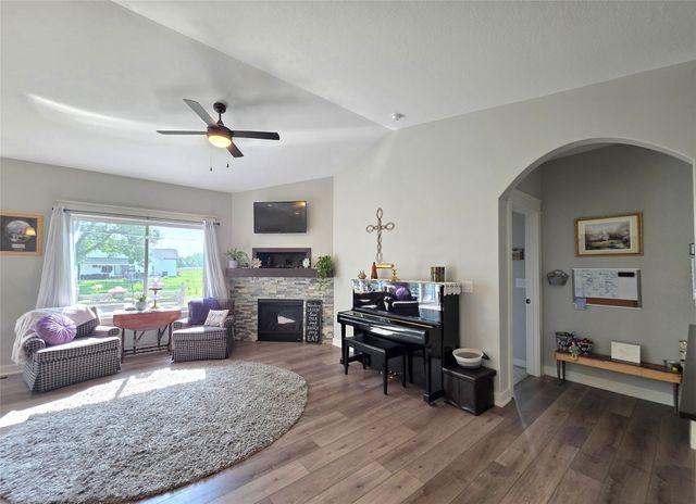 1120 N 17th Street, Chariton, IA 50049