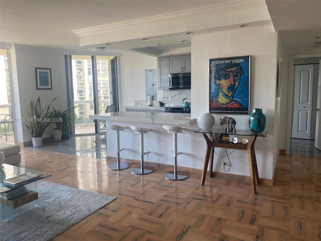 20191 E Country Club Dr 911, Aventura, FL 33180