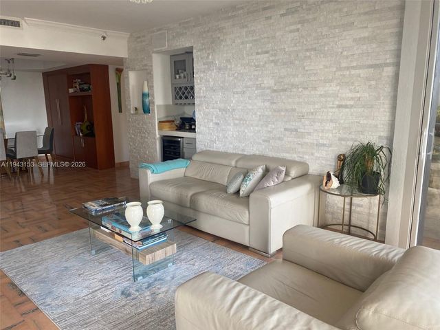 20191 E Country Club Dr 911, Aventura, FL 33180