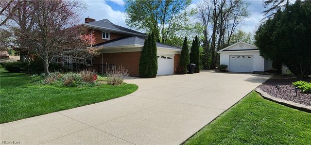 3224 Halsey Drive NE, Warren, OH 44483