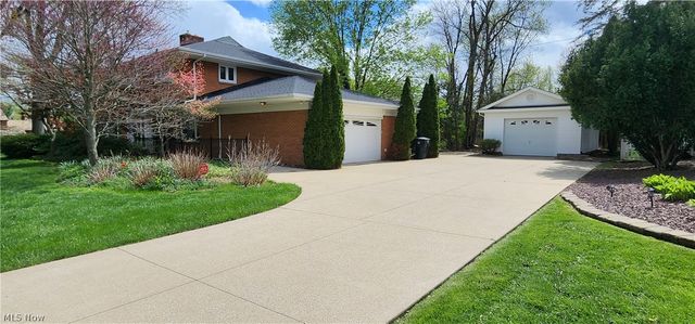 3224 Halsey Drive NE, Warren, OH 44483
