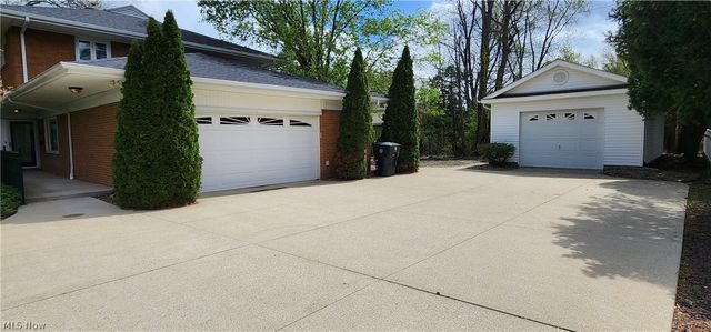 3224 Halsey Drive NE, Warren, OH 44483