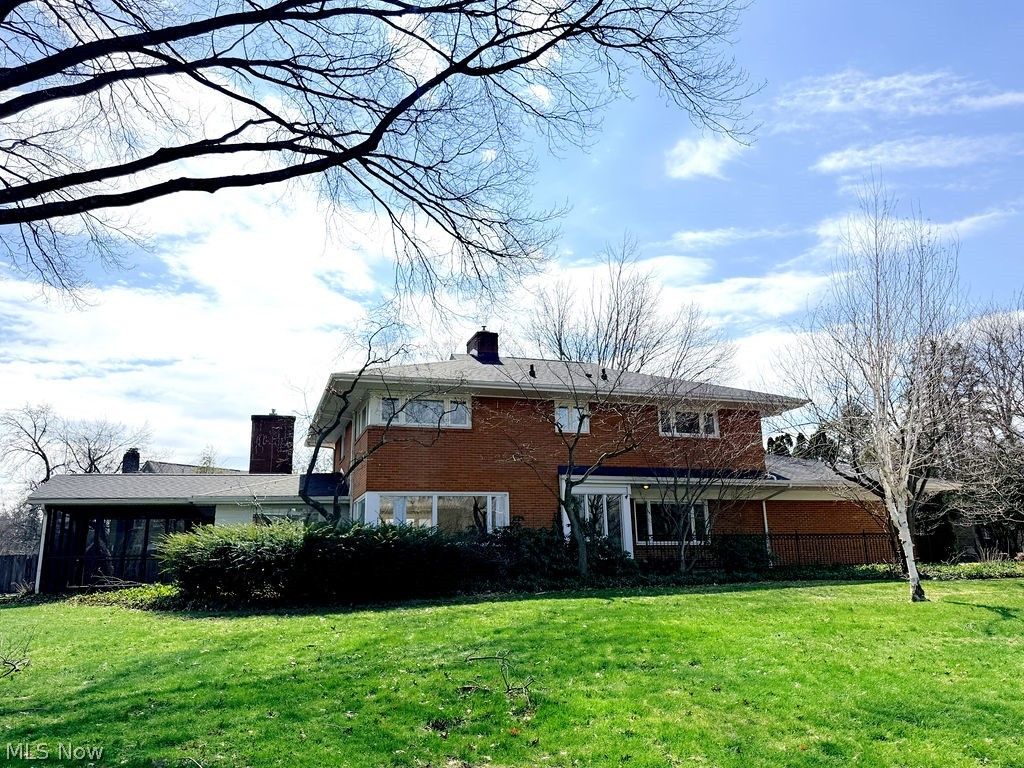 3224 Halsey Drive NE, Warren, OH 44483