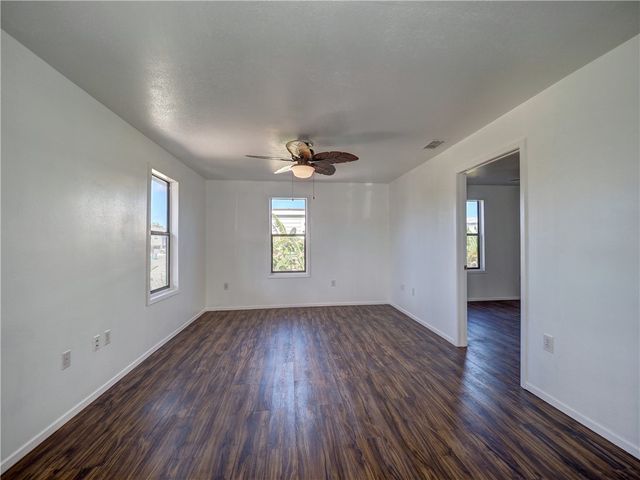 613 Gulf St, Port Aransas, TX 78373