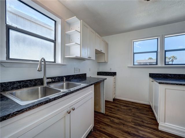 613 Gulf St, Port Aransas, TX 78373