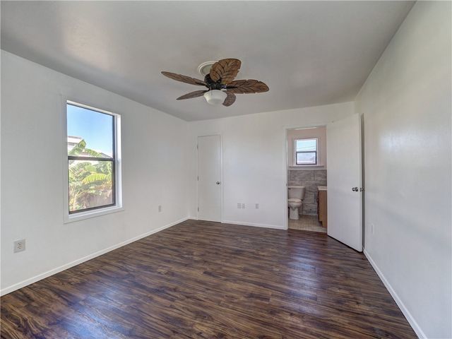 613 Gulf St, Port Aransas, TX 78373