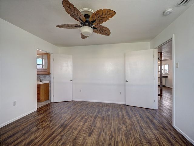 613 Gulf St, Port Aransas, TX 78373