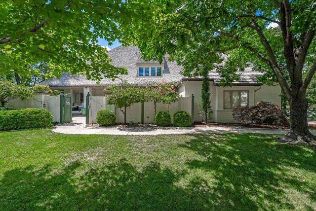 8803 E Clubside, Wichita, KS 67206