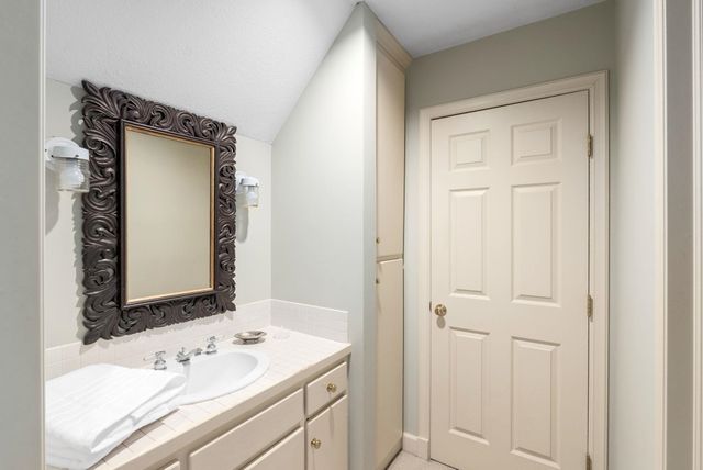 8803 E Clubside, Wichita, KS 67206