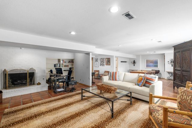 8803 E Clubside, Wichita, KS 67206