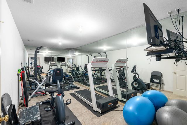 8803 E Clubside, Wichita, KS 67206