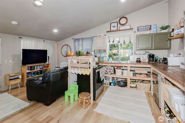 8985 SW Lake Flora Road, Port Orchard, WA 98367