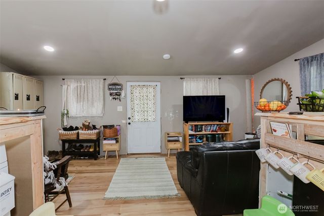 8985 SW Lake Flora Road, Port Orchard, WA 98367