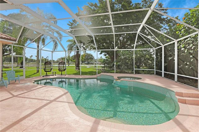 2725 Fairways Dr, Homestead, FL 33035