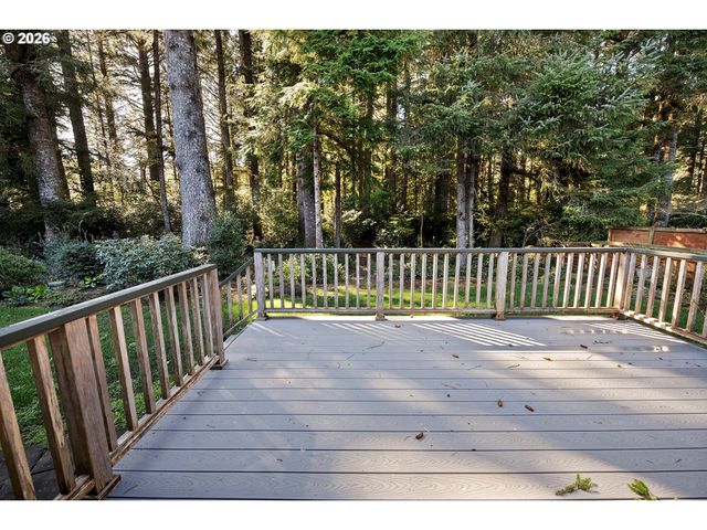 1176 NAUTICAL Dr, Hammond, OR 97121