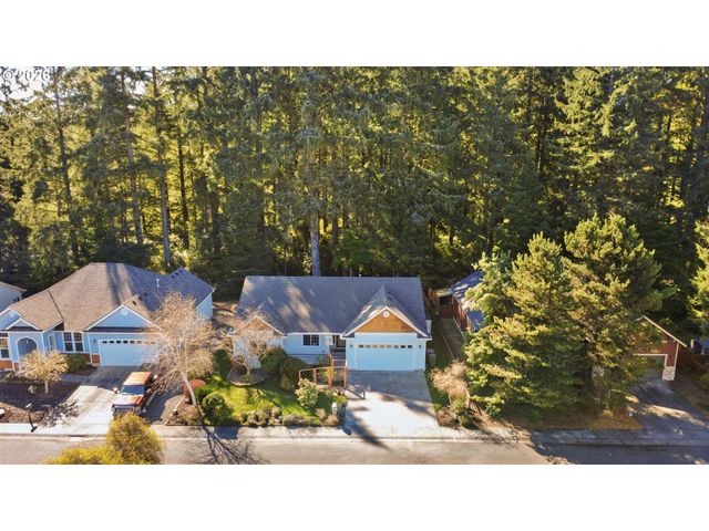 1176 NAUTICAL Dr, Hammond, OR 97121