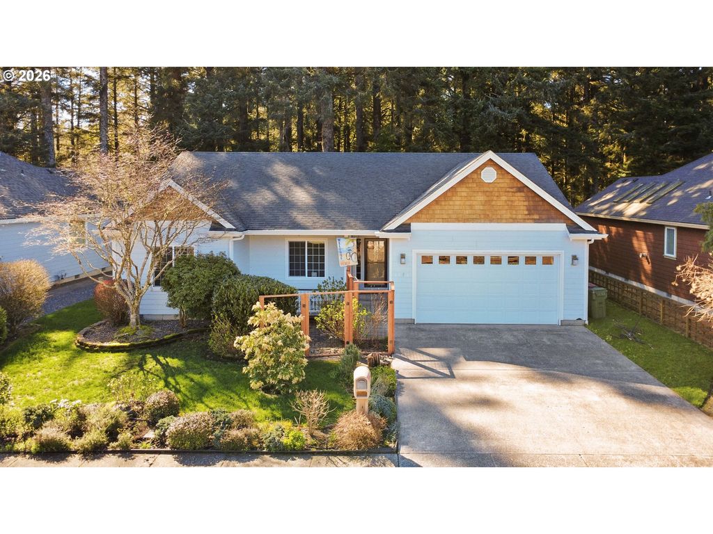 1176 NAUTICAL Dr, Hammond, OR 97121