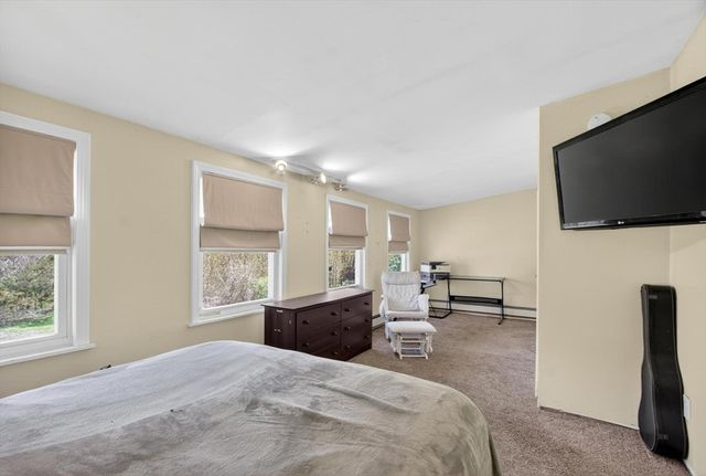 18 Hillside Dr, Lunenburg, MA 01462