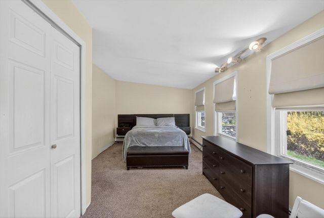 18 Hillside Dr, Lunenburg, MA 01462