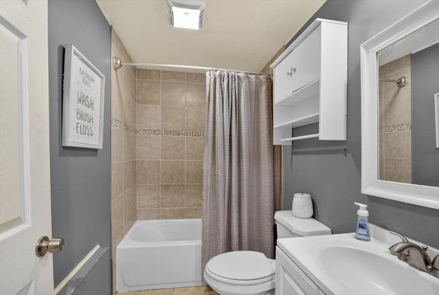18 Hillside Dr, Lunenburg, MA 01462