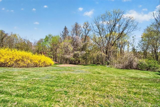 18 Hillside Dr, Lunenburg, MA 01462