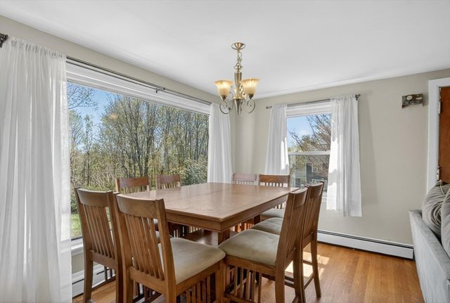 18 Hillside Dr, Lunenburg, MA 01462