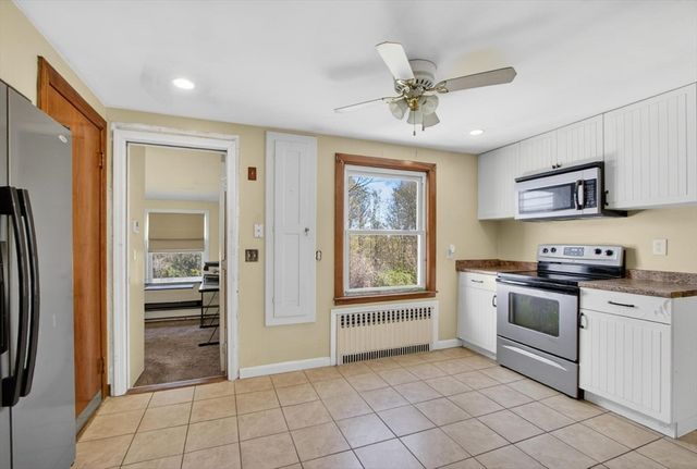 18 Hillside Dr, Lunenburg, MA 01462