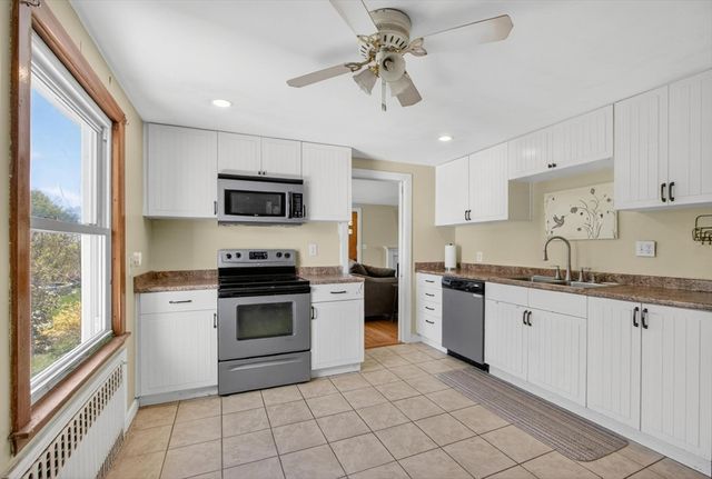18 Hillside Dr, Lunenburg, MA 01462