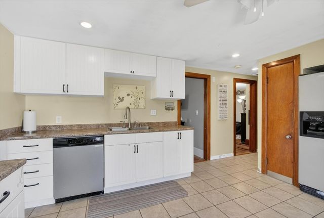 18 Hillside Dr, Lunenburg, MA 01462