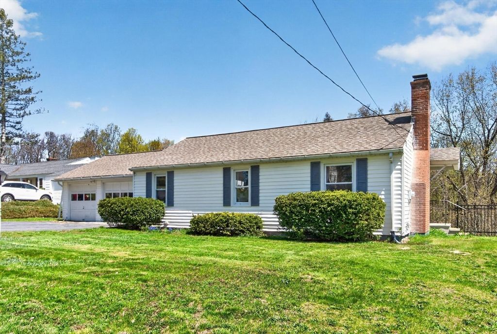 18 Hillside Dr, Lunenburg, MA 01462
