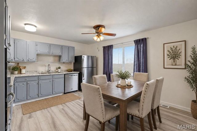 2263 McKelvey Road, Maryland Heights, MO 63043