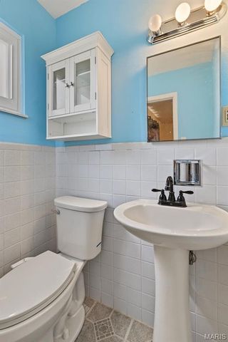 2263 McKelvey Road, Maryland Heights, MO 63043