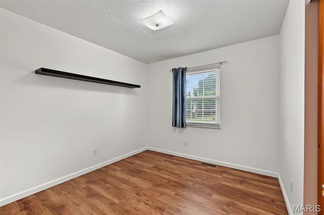 2263 McKelvey Road, Maryland Heights, MO 63043