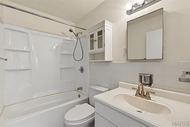 2263 McKelvey Road, Maryland Heights, MO 63043
