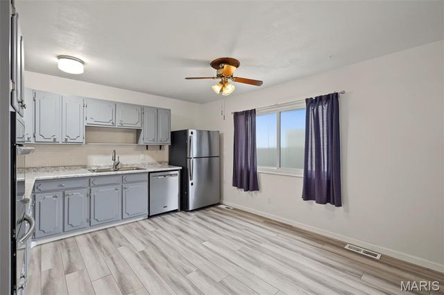 2263 McKelvey Road, Maryland Heights, MO 63043