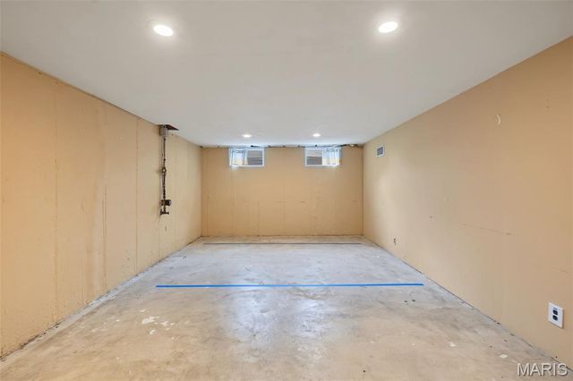 2263 McKelvey Road, Maryland Heights, MO 63043