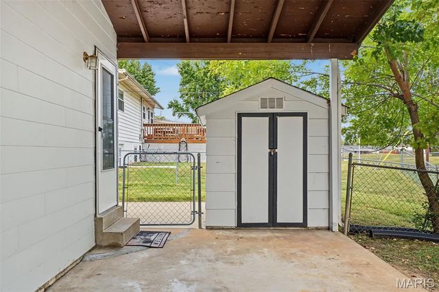 2263 McKelvey Road, Maryland Heights, MO 63043