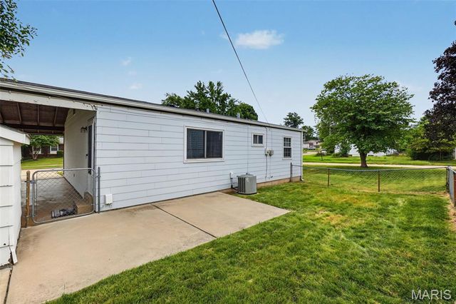 2263 McKelvey Road, Maryland Heights, MO 63043